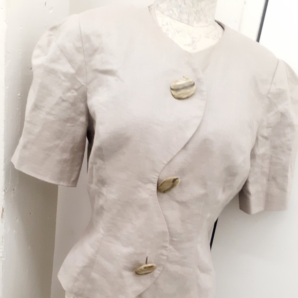 TAN Nude Linen  Asymetrical Blazer Curvy Button front detail Crop Jacket Sz 10 - Picture 4 of 14